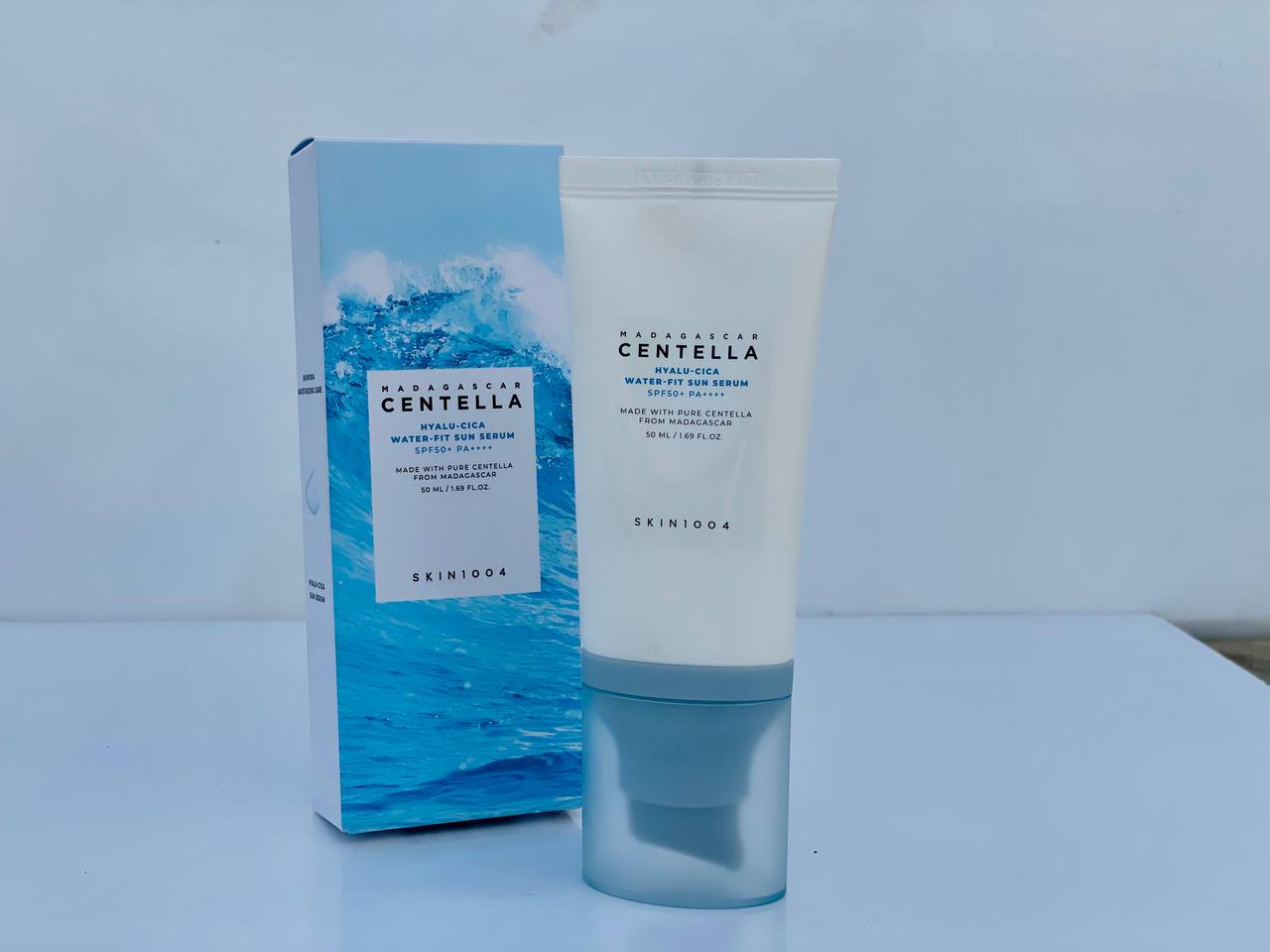 ضدآفتاب سرم آب‌رسان سنتلا ماداگاسکار SKIN1004 Hyalu-Cica Water-Fit Sun Serum SPF50+ PA++++ – سبک، آبرسان و محافظت‌کننده پوست